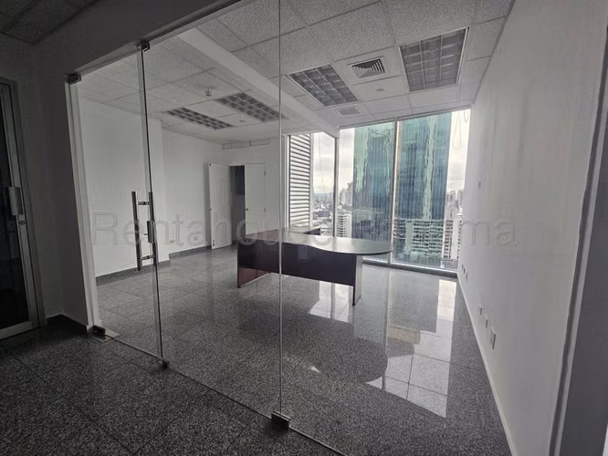 Oficina Comercial en Alquiler en Calle 50 JG
