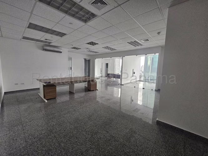 Oficina Comercial en Alquiler en Calle 50 JG