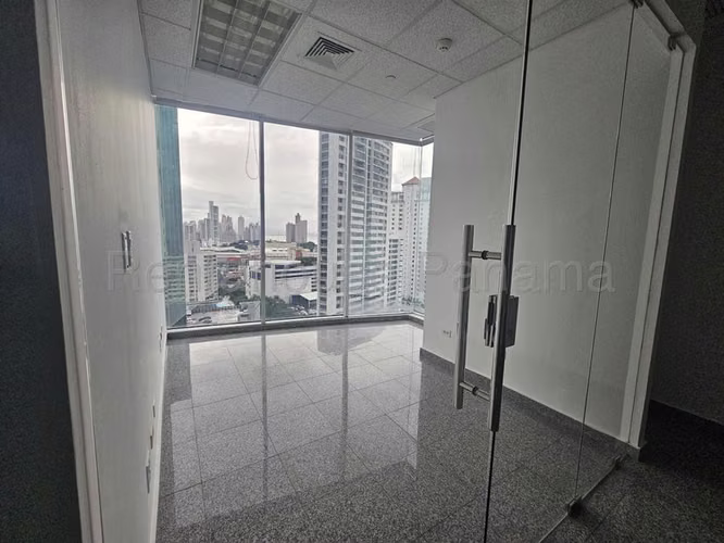 Oficina Comercial en Alquiler en Calle 50 JG