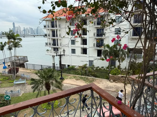 ALQUILER DE APARTAMENTO VISTA AL MAR EN CASCO ANTIGUO AQ