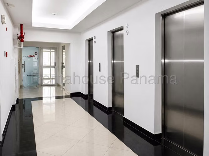 Oficina Comercial en Venta en Obarrio JG
