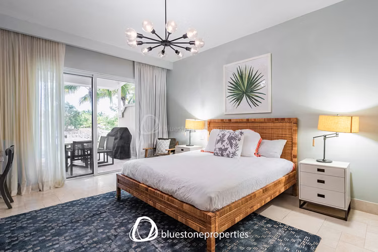 Buenaventura – Frente al Rio con Piscina – 299mts2 – 950,000
