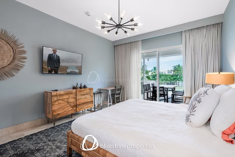 Buenaventura – Frente al Rio con Piscina – 299mts2 – 950,000