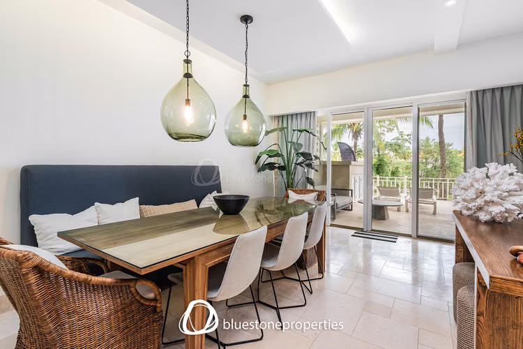 Buenaventura – Frente al Rio con Piscina – 299mts2 – 950,000