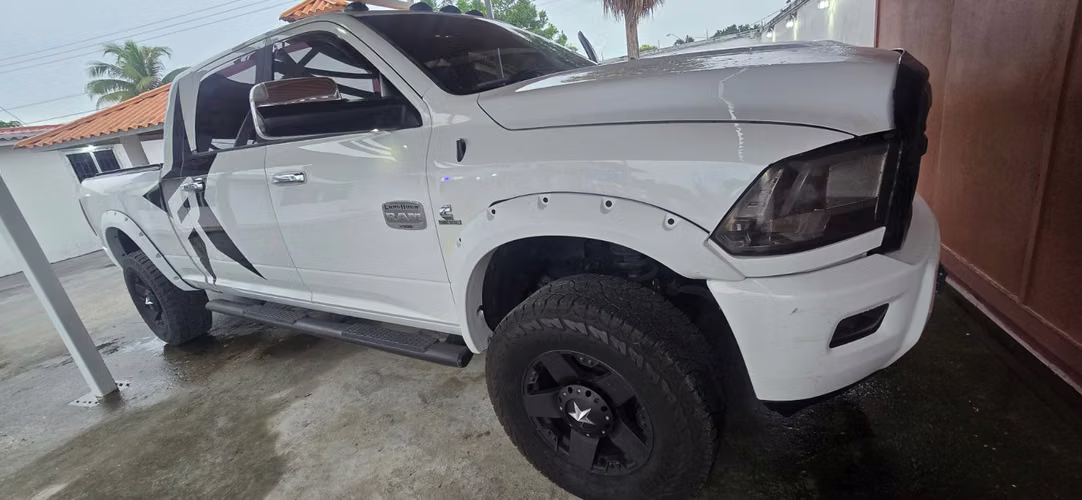 Vendo 2012 Dodge Ram 2500 Long Horn Diesel como.Nuevo solo 134k kilometros - Imagen 3
