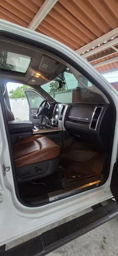 Vendo 2012 Dodge Ram 2500 Long Horn Diesel como.Nuevo solo 134k kilometros - Imagen 2