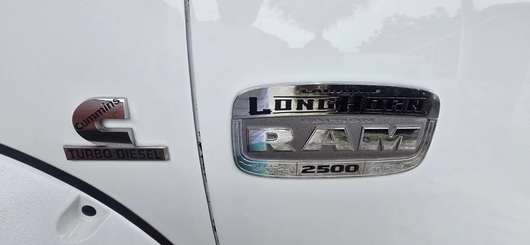 Vendo 2012 Dodge Ram 2500 Long Horn Diesel como.Nuevo solo 134k kilometros - Imagen 9