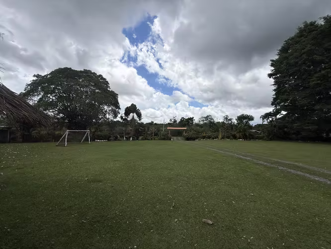 Se Finca con Cabaña en Boqueron
