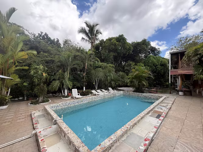 Se Finca con Cabaña en Boqueron