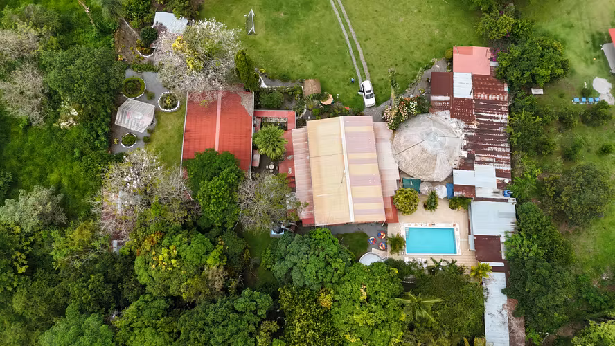 Se Finca con Cabaña en Boqueron