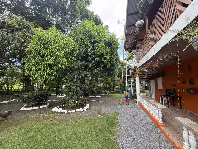 Se Finca con Cabaña en Boqueron
