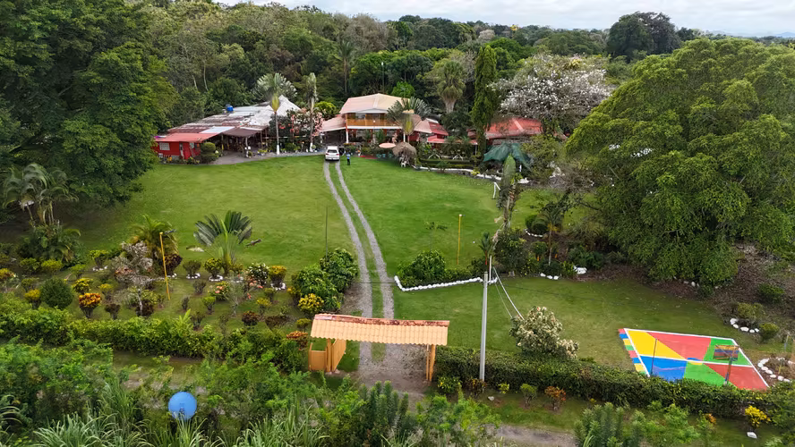 Se Finca con Cabaña en Boqueron