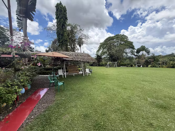 Se Finca con Cabaña en Boqueron