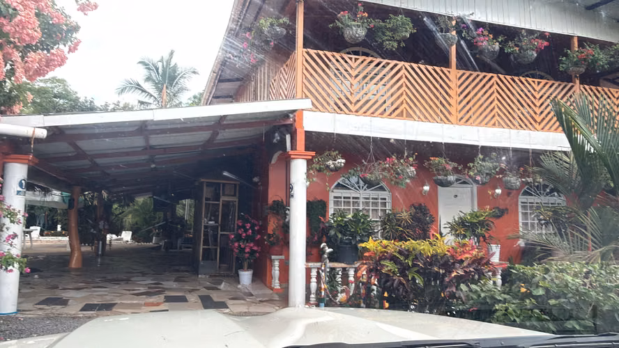 Se Finca con Cabaña en Boqueron