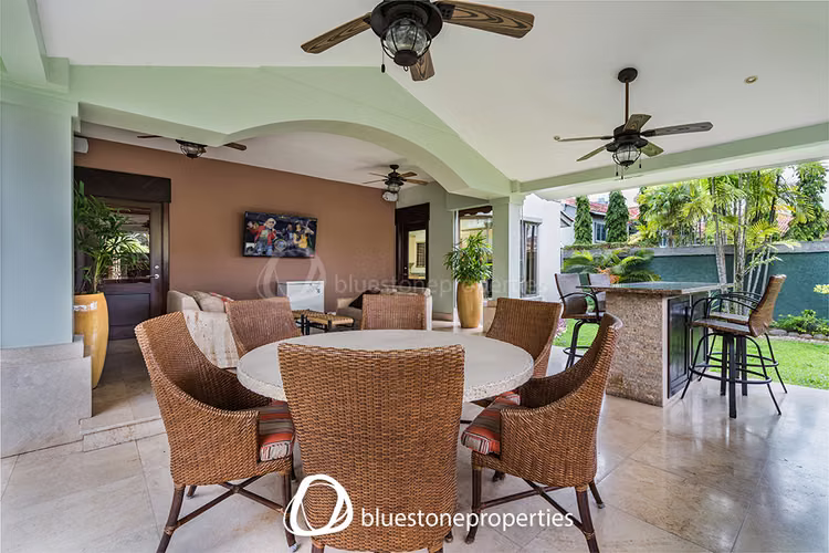 Costa del Este – Residencia de 585 mts2 const – 1,200,000