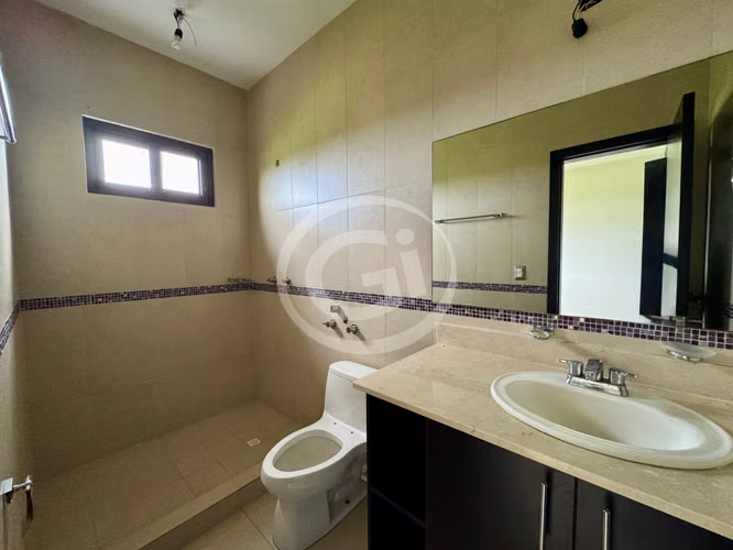 Venta Casa esquina El Doral – Remate Bancario
