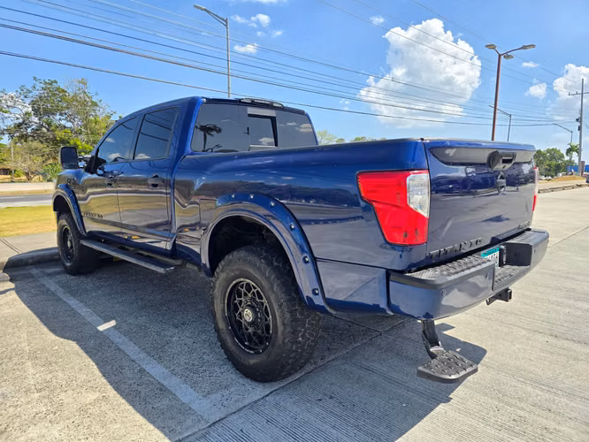 2017 Nissan Titan