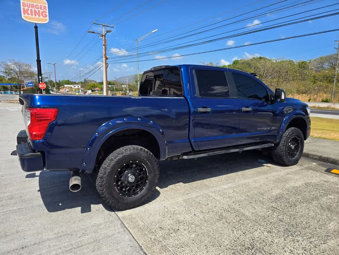 2017 Nissan Titan
