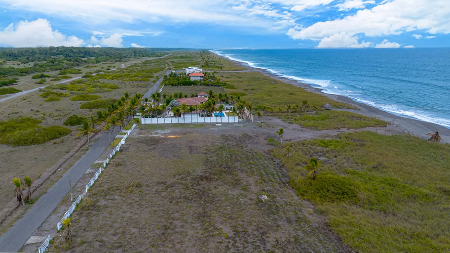 ¡Reducción de Precio! Lote Frente al Mar en Venta en Las Olas, Los Estates, Alanje, Chiriquí