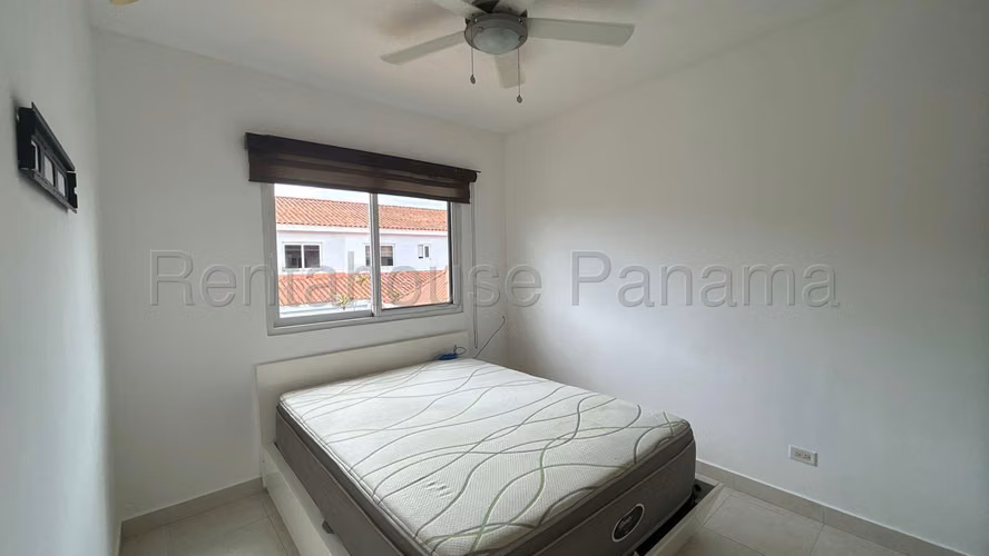 Se Vende Casa en Versalles LA26-8437