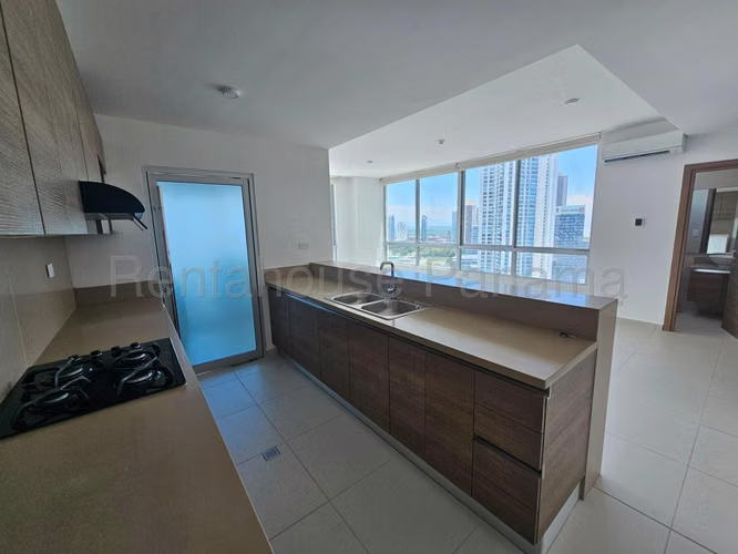 Vendo Apartamento de 121 m² en PH Maui, Costa del Este 26-2408GG