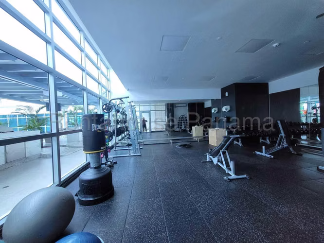Vendo Apartamento de 443 m² en PH Ten Tower, Costa del Este 26-7939GG