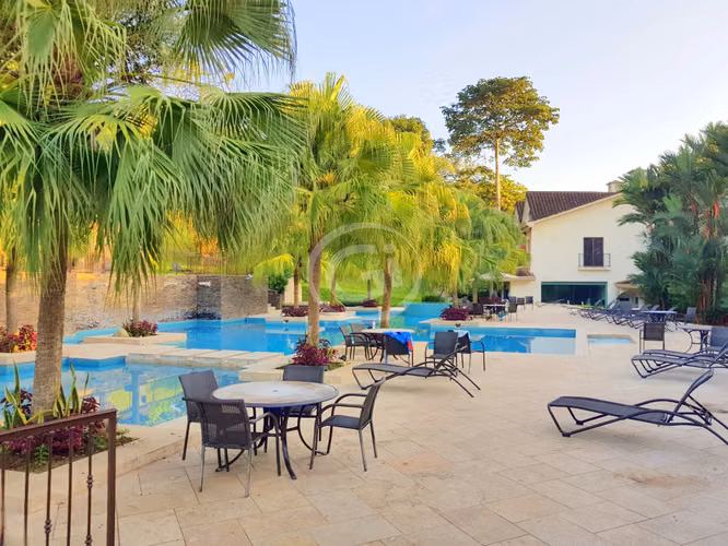 Alquiler Casa Embassy Club TownHome con Patio Frente a Área Social