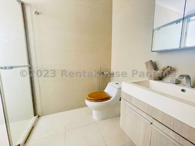 VENTA DE APARTAMENTO EN WATERS ON THE BAY AVENIDA BALBOA HQ