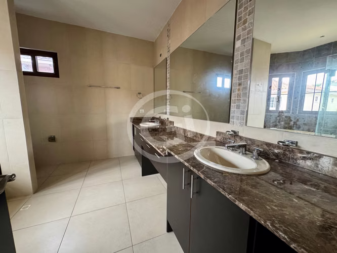 Venta Casa esquina El Doral – Remate Bancario
