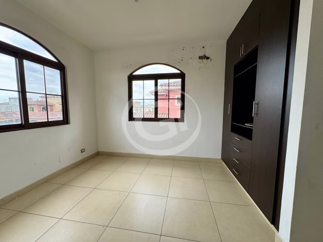 Venta Casa esquina El Doral – Remate Bancario