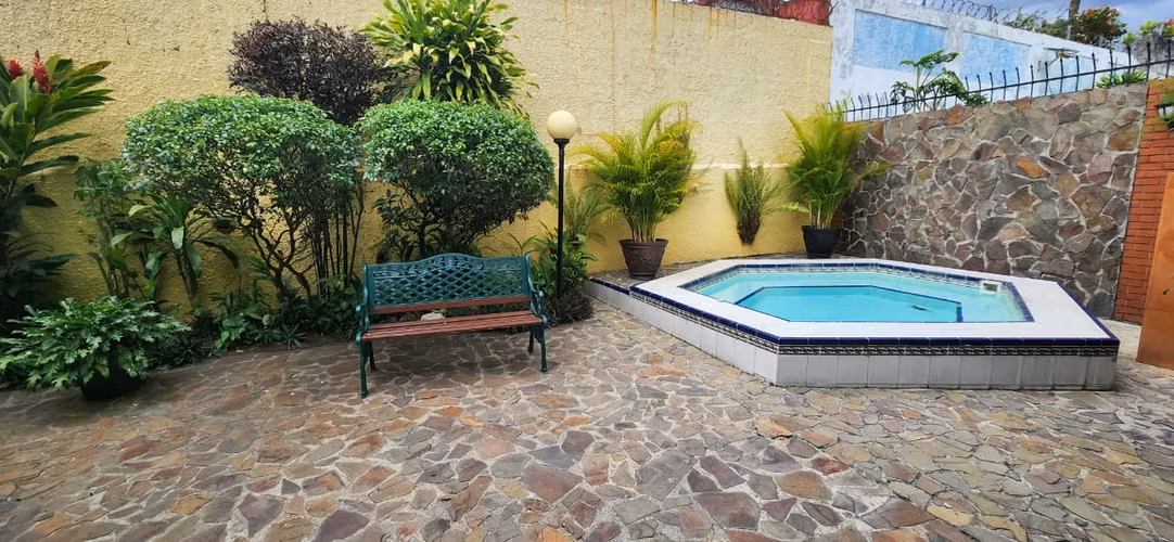 SE VENDE CASA UNIFAMILIAR DE 2 PISOS EN ALTOS DE EL DORADO
