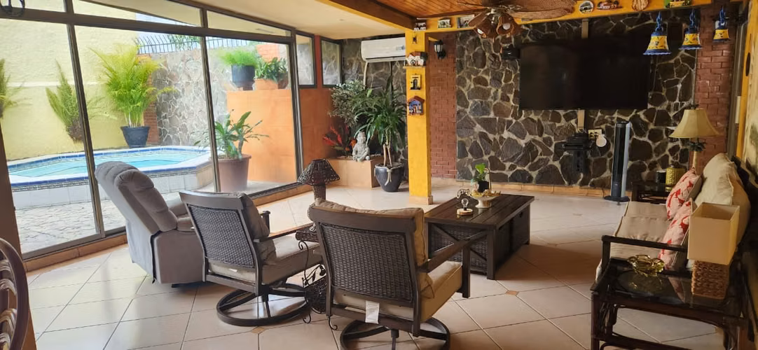 SE VENDE CASA UNIFAMILIAR DE 2 PISOS EN ALTOS DE EL DORADO