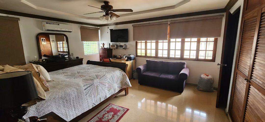 SE VENDE CASA UNIFAMILIAR DE 2 PISOS EN ALTOS DE EL DORADO