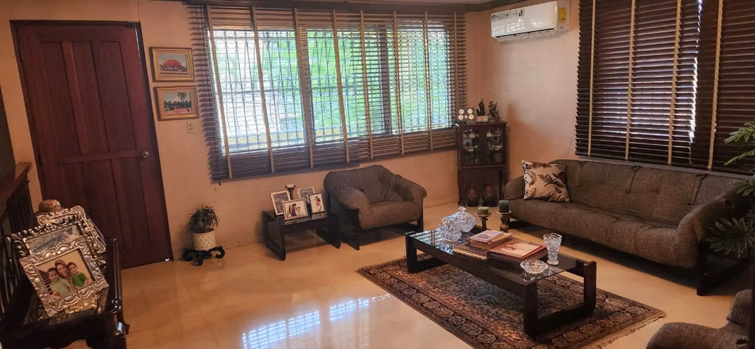 SE VENDE CASA UNIFAMILIAR DE 2 PISOS EN ALTOS DE EL DORADO