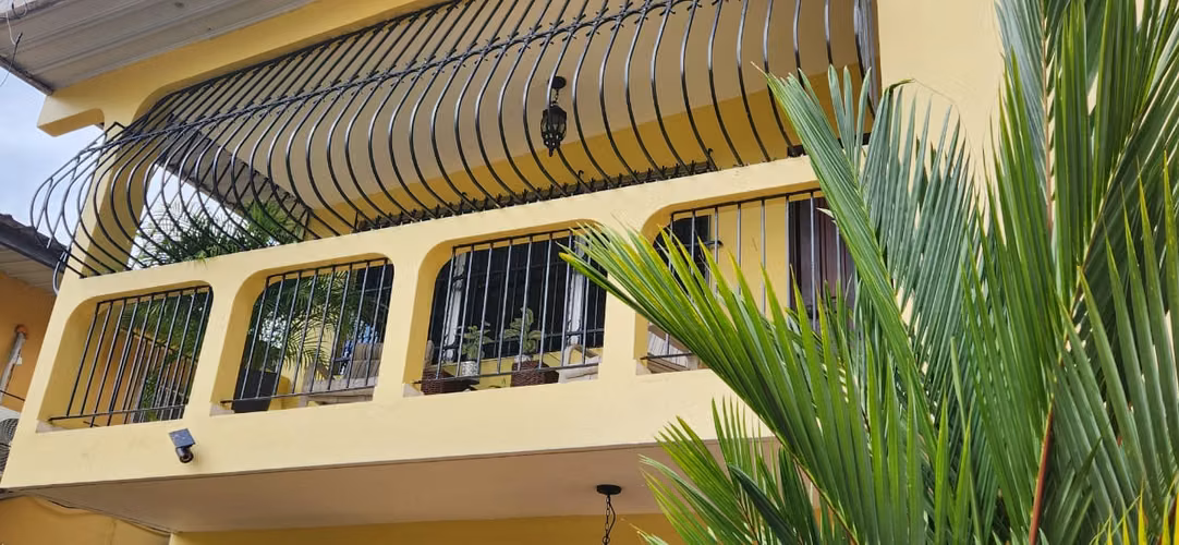 SE VENDE CASA UNIFAMILIAR DE 2 PISOS EN ALTOS DE EL DORADO