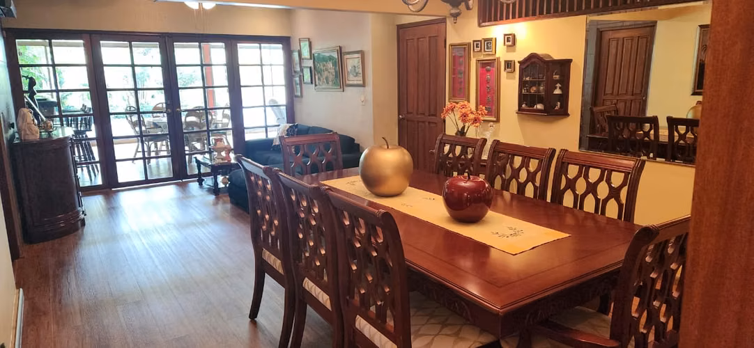 SE VENDE CASA UNIFAMILIAR DE 2 PISOS EN ALTOS DE EL DORADO