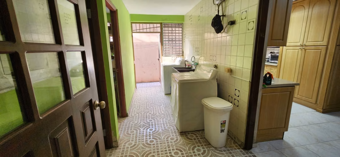 SE VENDE CASA UNIFAMILIAR DE 2 PISOS EN LA ALAMEDA