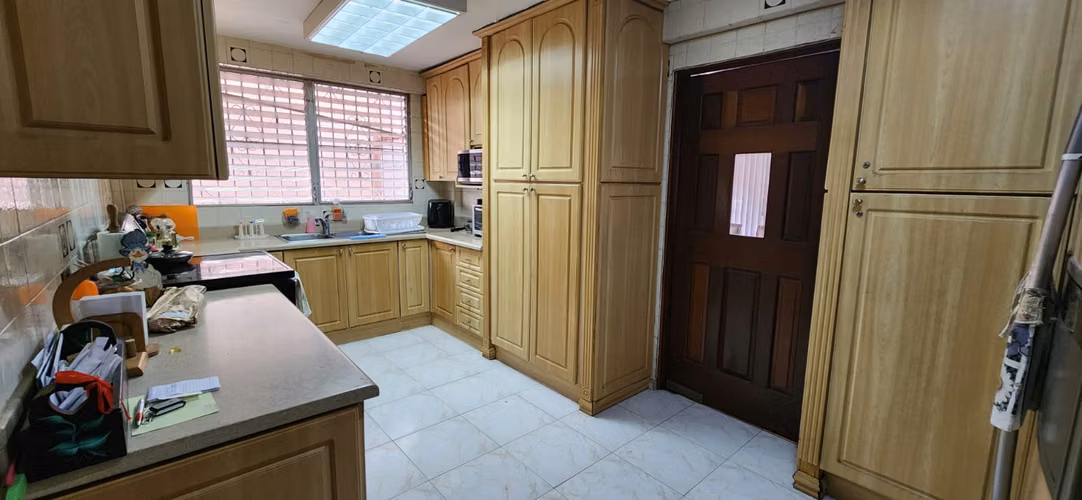 SE VENDE CASA UNIFAMILIAR DE 2 PISOS EN LA ALAMEDA