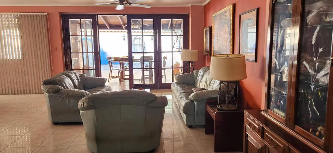SE VENDE CASA UNIFAMILIAR DE 2 PISOS EN LA ALAMEDA