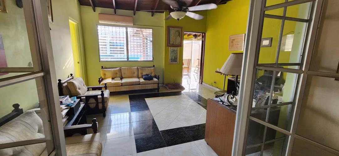 SE VENDE CASA UNIFAMILIAR DE 2 PISOS EN LA ALAMEDA