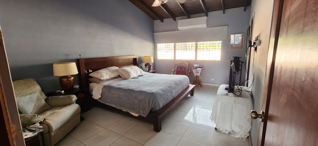 SE VENDE CASA UNIFAMILIAR DE 2 PISOS EN LA ALAMEDA