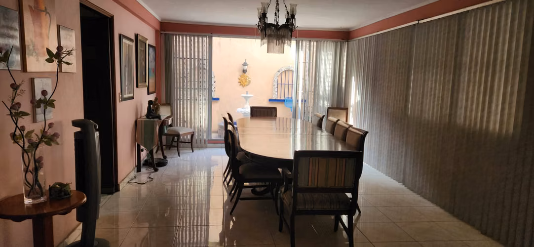 SE VENDE CASA UNIFAMILIAR DE 2 PISOS EN LA ALAMEDA