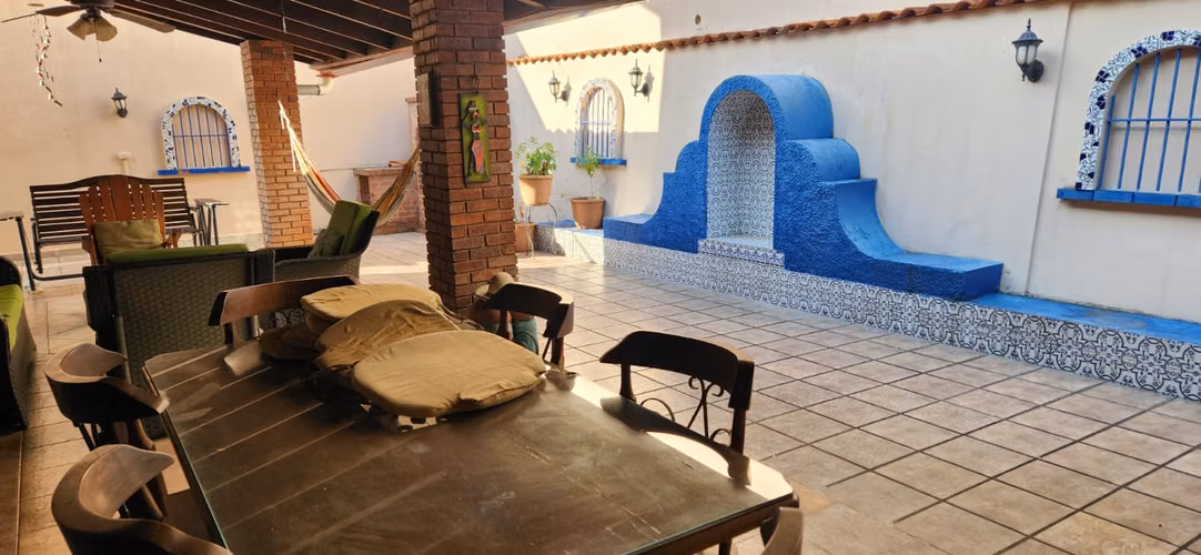 SE VENDE CASA UNIFAMILIAR DE 2 PISOS EN LA ALAMEDA