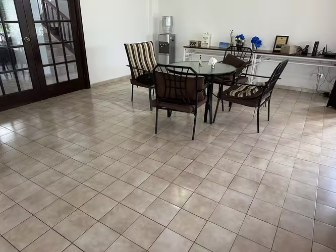 SE VENDE casa unifamiliar de 2 niveles en DOS MARES