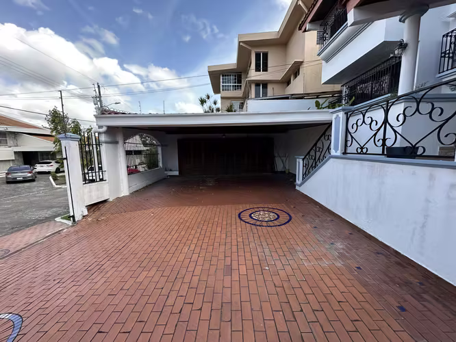 SE VENDE casa unifamiliar de 2 niveles en DOS MARES