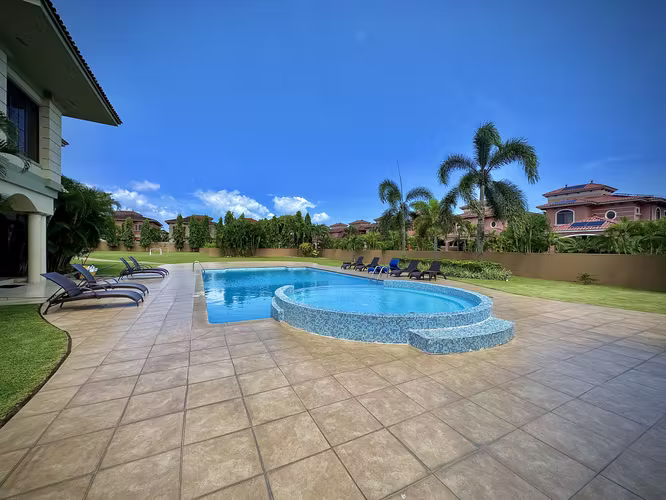 Venta Casa esquina El Doral – Remate Bancario - Imagen 17