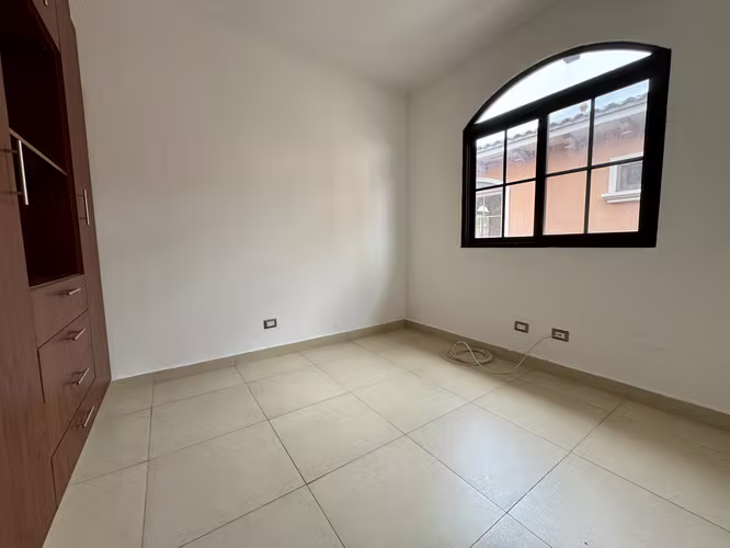 Venta Casa esquina El Doral – Remate Bancario - Imagen 13