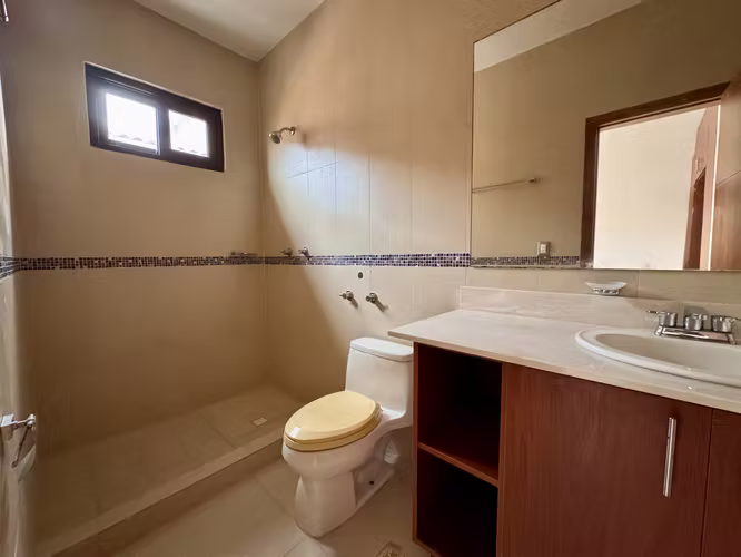 Venta Casa esquina El Doral – Remate Bancario - Imagen 14
