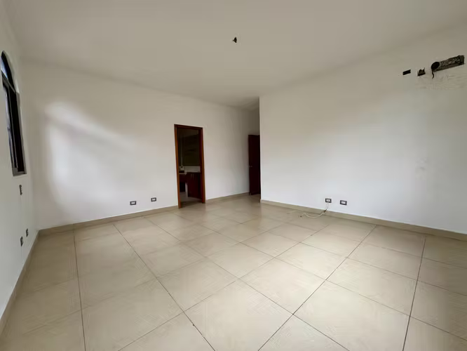 Venta Casa esquina El Doral – Remate Bancario - Imagen 9
