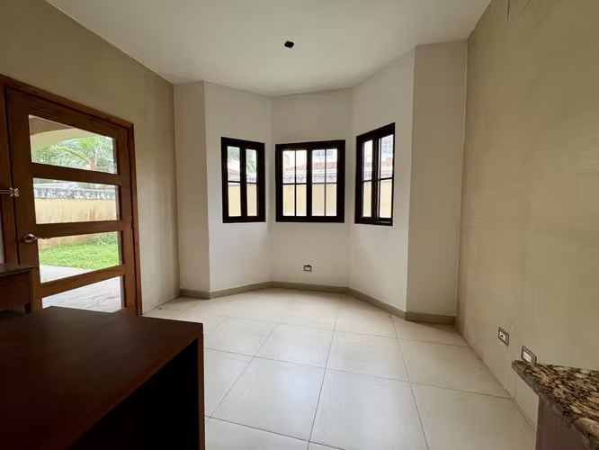 Venta Casa esquina El Doral – Remate Bancario - Imagen 6